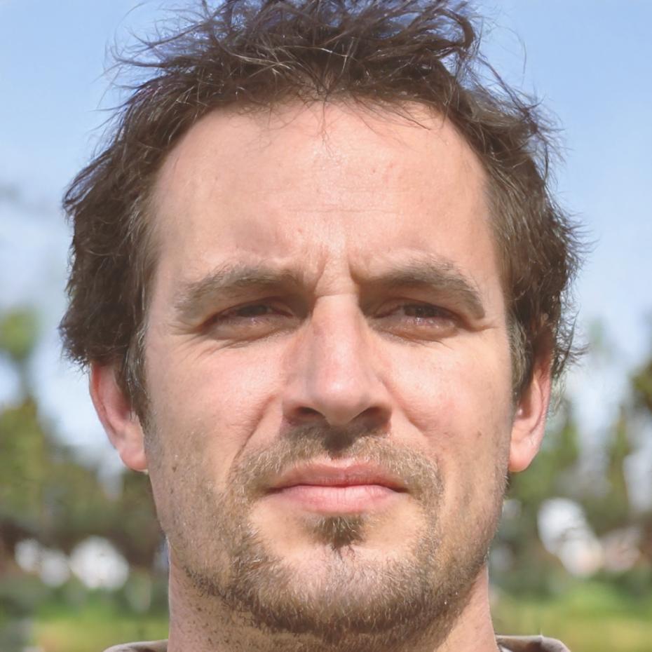 Callum Reeve leading application workshops